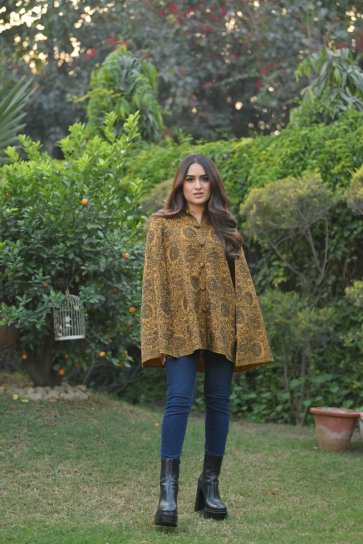 The Boozy Button Paakhi Brown Woollen Kashmiri Cape Set