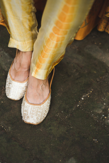 Cream Juttis in Leather with Detailed Hand Embroidery & Embellishment