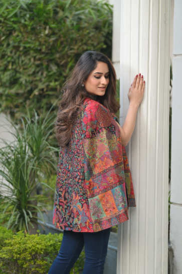 The Boozy Button Gulnaz Orange Woollen Kashmiri Cape Set