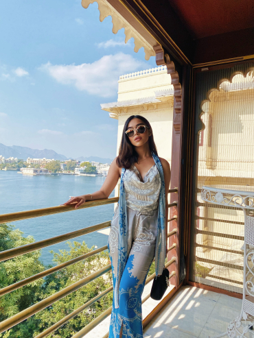 Jodhpur GenZ Crop top & pant set & Fly dupatta