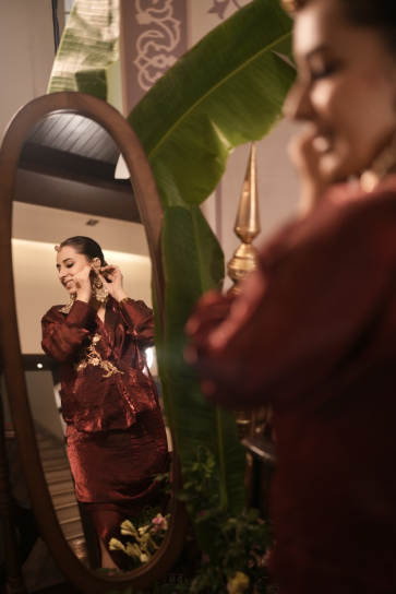 The boozy button namah red tissue silk fusion top and drape skirt