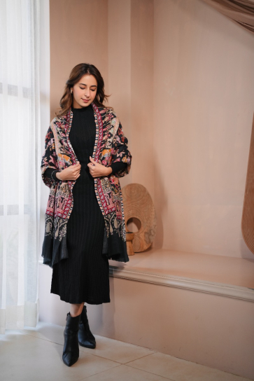 The Boozy Button Ae Dil Hai Mushkil Black Woollen Pashmina Shawl