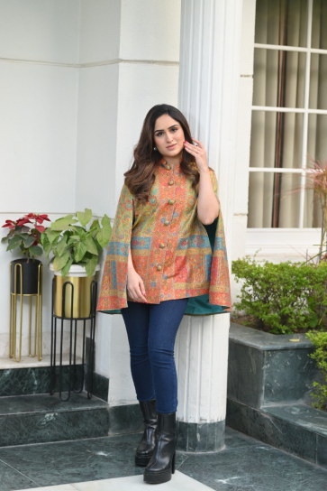 The Boozy Button Rana Light Green Woollen Kashmiri Cape Set