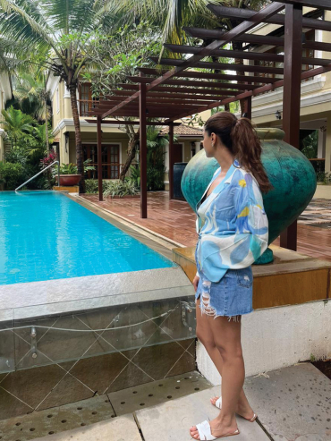 The Boozy Button Babe Floral Light Blue Cotton Silk Top Plus Size