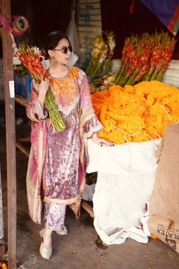 The Boozy Button Sang Rahiyo Pink Velvet Kurta Pant